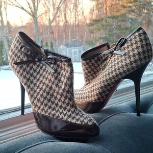 Paris Hilton Houndstooth Heeled Boots - Black and Tan